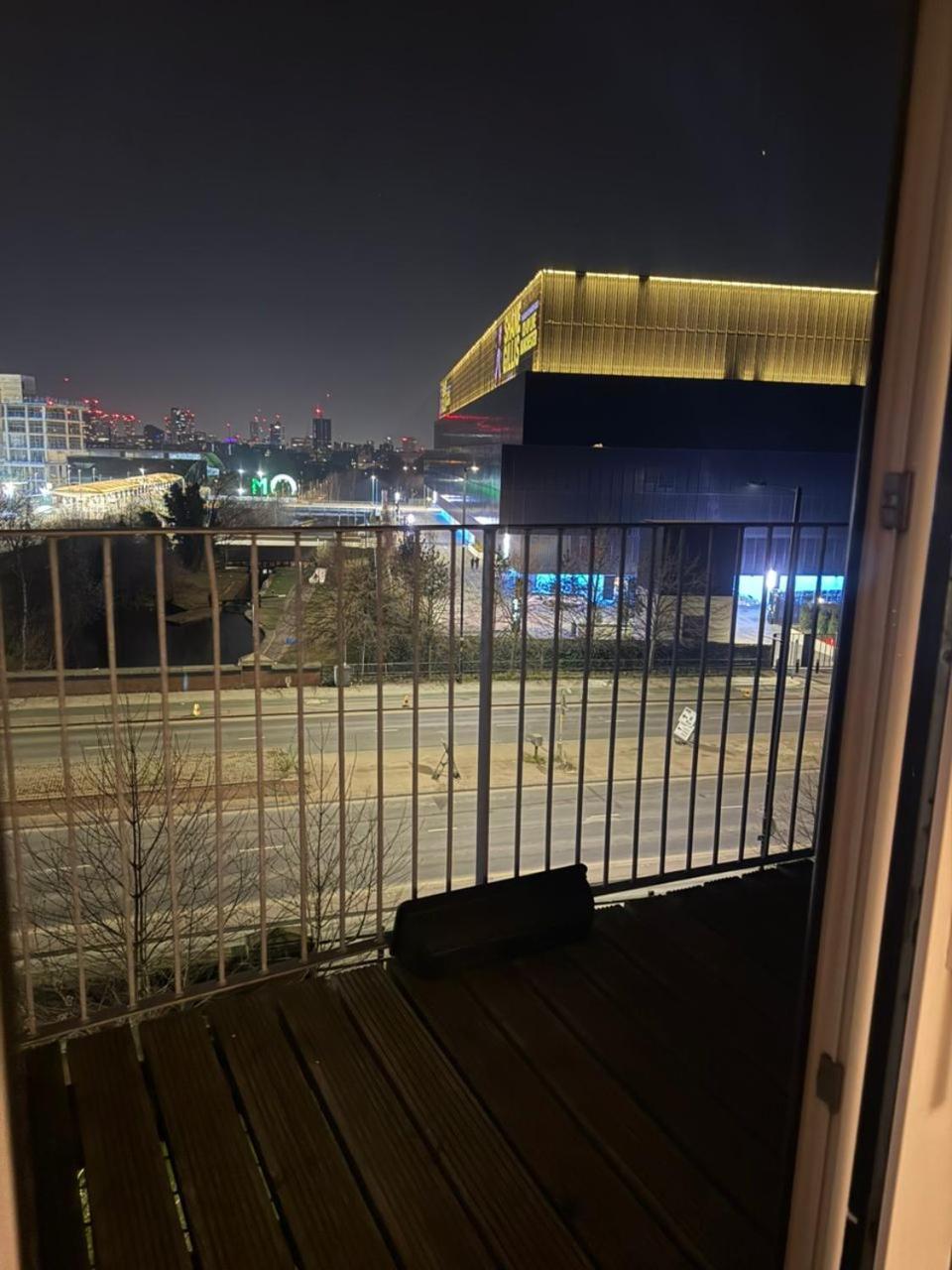 Cozy In A Shared Flat By Etihad And Coop Live Arena Homestay
